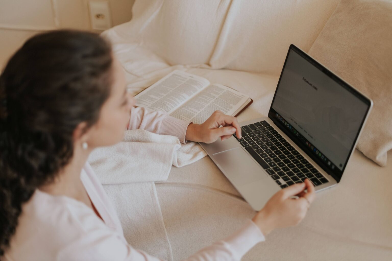 Finding Faith and Fellowship Through an Online Christian Community